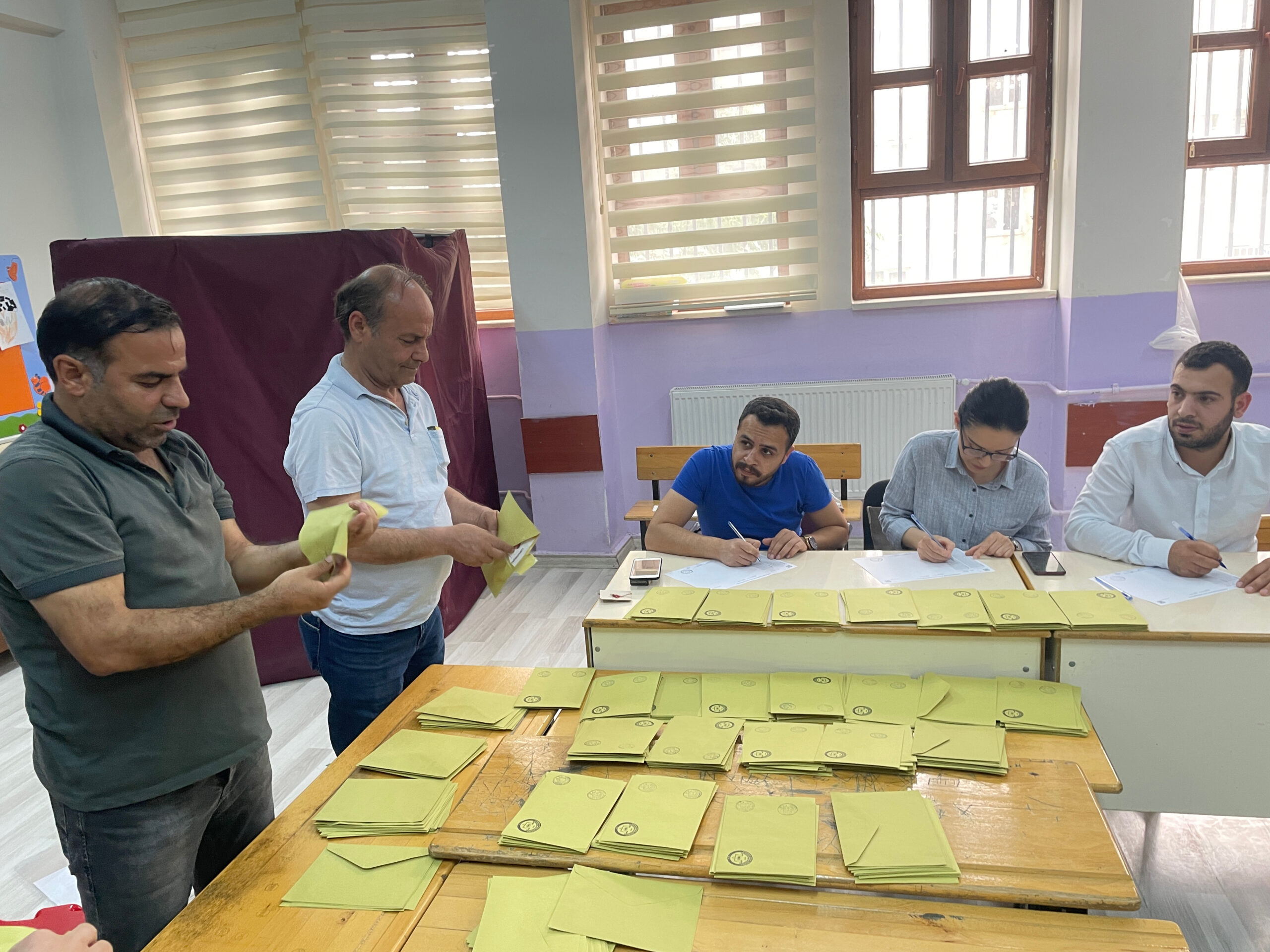 Türkiye kararını verdi! Oy verme işlemi bitti sayıma geçildi…