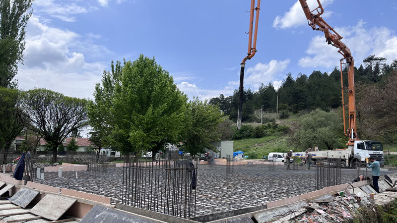 Bursa'nın Harmancık ilçesinde gençlik merkezinin temeli atıldı.