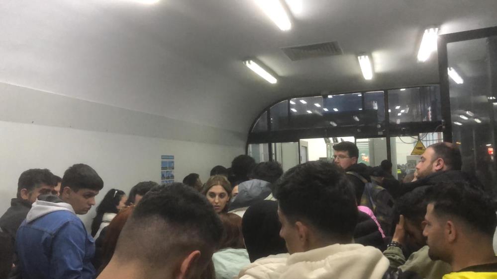 Sınırda alışveriş kuyruğu Sınırda alışveriş kuyruğu