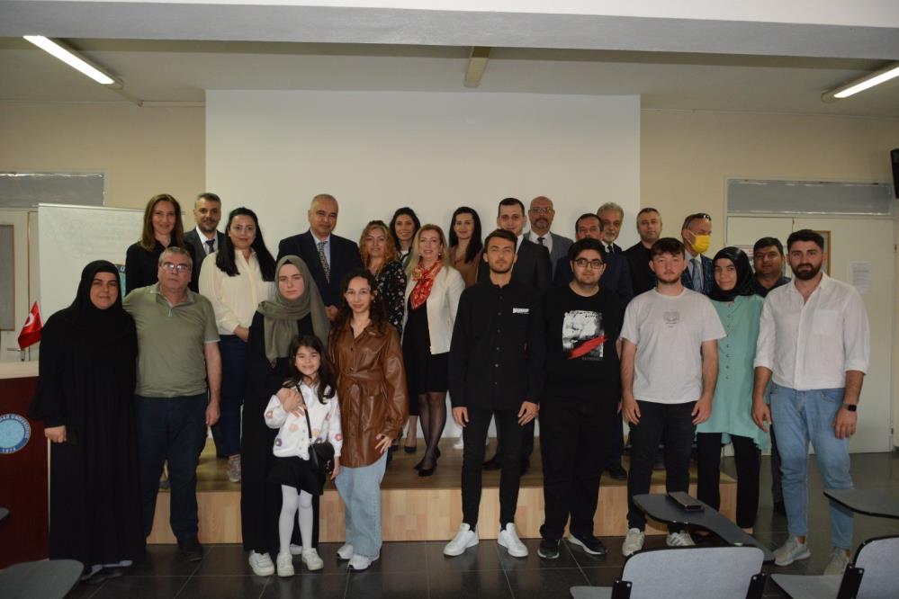 7. Karacabey MYO Öğrenci Kongresi sona erdi 7. Karacabey MYO Öğrenci Kongresi sona erdi