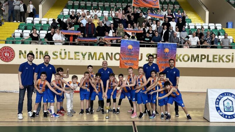 Yeşimspor namağlup şampiyon Yeşimspor, Bursa Minik Erkekler kategorisinde yine göz kamaştırdı. Sezon boyunca