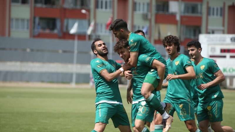 Bursaspor son anda ligde kaldı! Nazilli’den istediğini aldı, kim düştü? Sezonun son haftasına oldukça riskli bir bölgede giren Bursaspor, deplasmanda