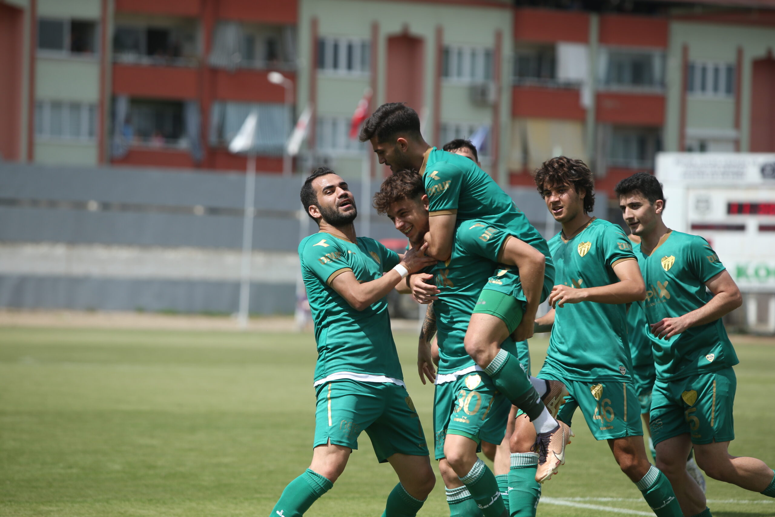 Bursaspor son anda ligde kaldı! Nazilli’den istediğini aldı, kim düştü? Bursaspor son anda ligde kaldı! Nazilli’den istediğini aldı, kim düştü?