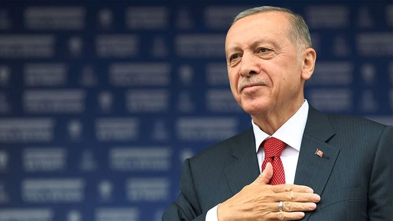 Cumhurbaşkanı Erdoğan: Bu işi ilk turda bitireceğiz Cumhurbaşkanı Recep Tayyip Erdoğan, Ümraniye’de düzenlenen mitingde konuştu.