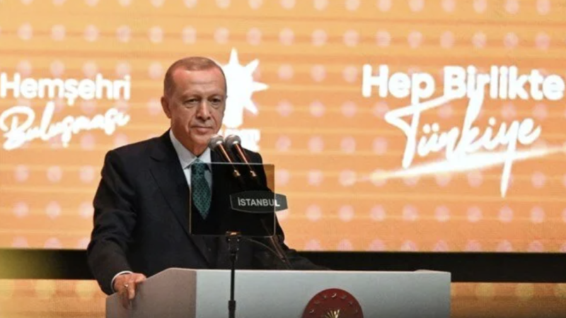 Cumhurbaşkanı Erdoğan’dan 28 Mayıs mesajı Cumhurbaşkanı Recep Tayyip Erdoğan, İstanbul'da katıldığı Hemşehri Dernekleri buluşmasında, "Milletimiz