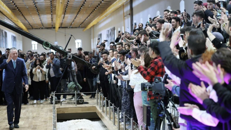 Cumhurbaşkanı Erdoğan gençlerle buluştu Cumhurbaşkanı Recep Tayyip Erdoğan, gençlerle buluşmasında, Millet İttifakı'nın Cumhurbaşkanı adayı