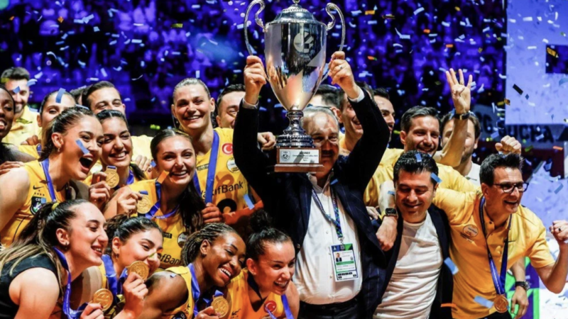Voleybolda Kadınlar CEV Şampiyonlar Ligi Süper Finali'nde Eczacıbaşı Dynavit'i 3-1
