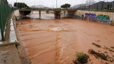 İspanya’da sel felaketi: Okullar tatil edildi