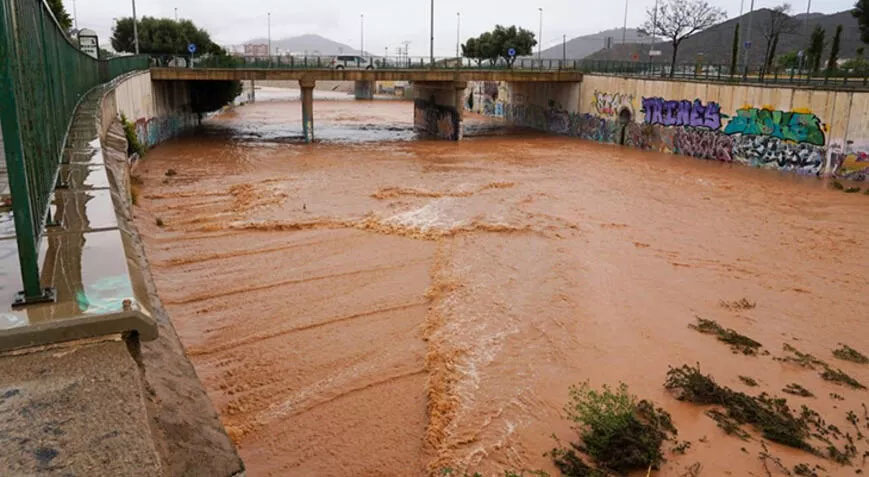 İspanya’da sel felaketi: Okullar tatil edildi İspanya’da sel felaketi: Okullar tatil edildi