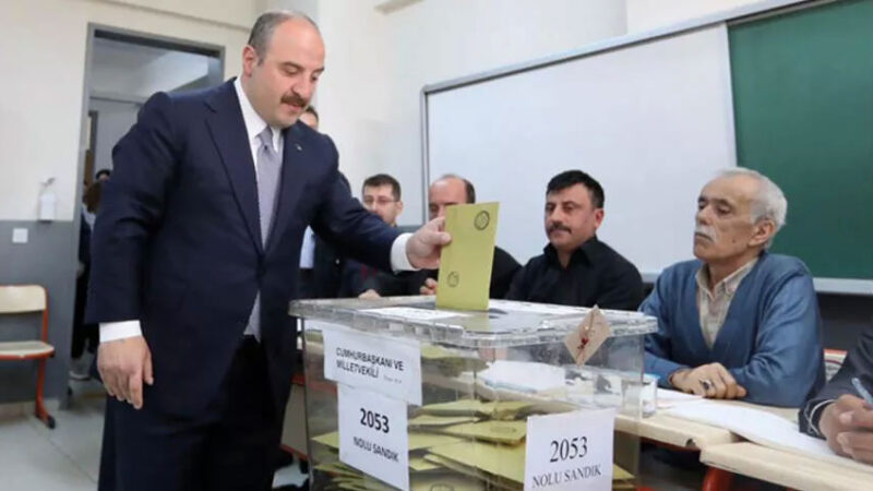 Bursa’da Bakan Varank’ın oy kullandığı sandıktan Erdoğan çıktı Sanayi ve Teknoloji Bakanı Mustafa Varank’ın, Bursa'da, Cumhurbaşkanı Seçimi ve