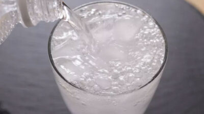 Uzmanlardan acil uyarı! Bu içecekler kalp krizine neden oluyor, böbrekleri bitiriyor