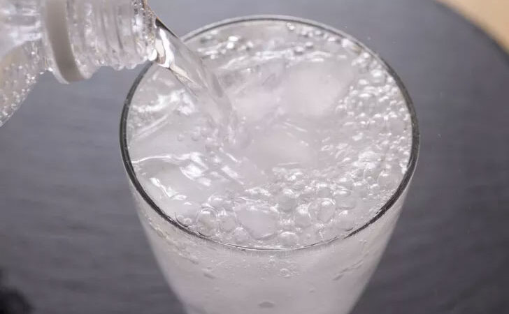 Uzmanlardan acil uyarı! Bu içecekler kalp krizine neden oluyor, böbrekleri bitiriyor Yediğimiz ve içtiğimiz gıdalar sağlığımızı doğrudan etkiliyor. Uzmanlar sıklıkla tüketilen