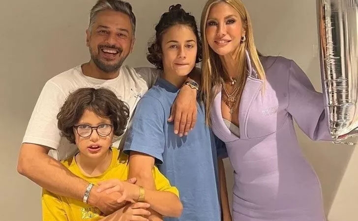 Emre Altuğ babasını toprağa verdi! Yalı Çapkını dizisinde Orhan'a Emre Altuğ babasının ölüm haberiyle yıkıldı.