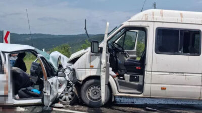 Öğrenci servisi ile otomobil çarpıştı! Ölü ve çok sayıda yaralı var