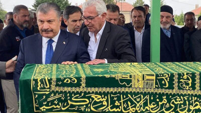 Sağlık Bakanı Koca, anneannesinin cenaze törenine katıldı