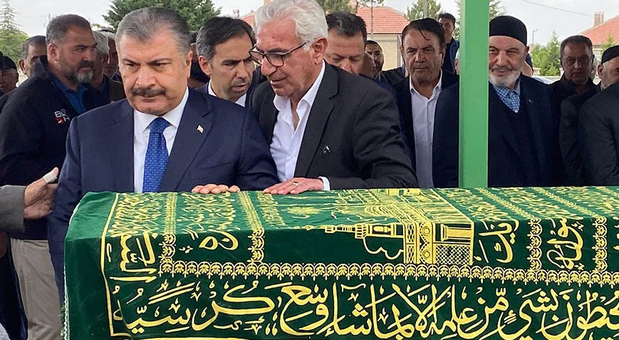Sağlık Bakanı Koca, anneannesinin cenaze törenine katıldı
