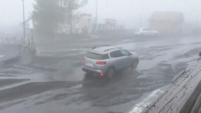 Etna Yanardağı yeniden patladı
