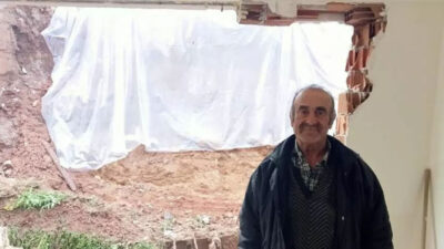 Yağmurda yıkılan istinat duvarı yaşlı çiftin evini yerle bir etti