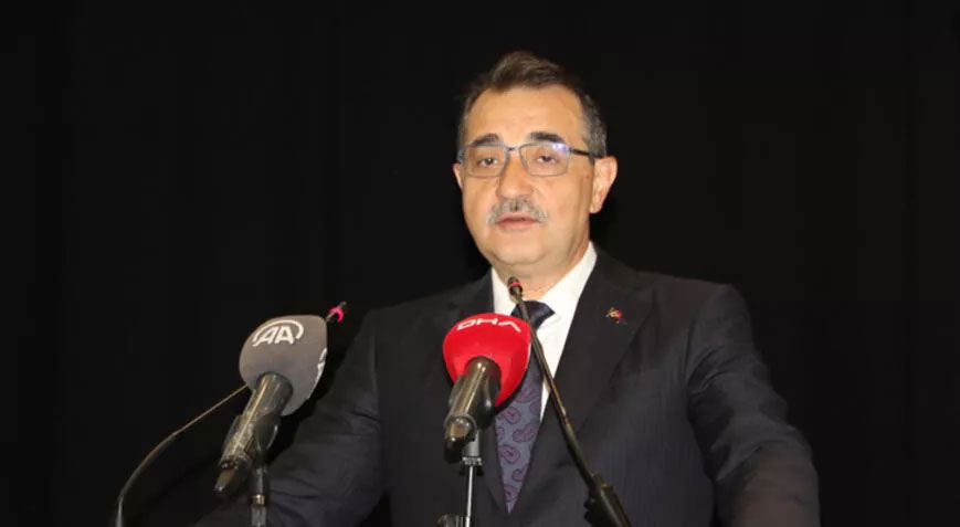 Bakan Dönmez: Güneş enerjisinde 10 yılda 10 bin megavata ulaştık
