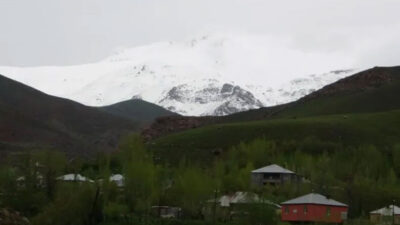 Mayıs ayının son haftasında şaşırtan görüntü! Dağlar beyaza büründü