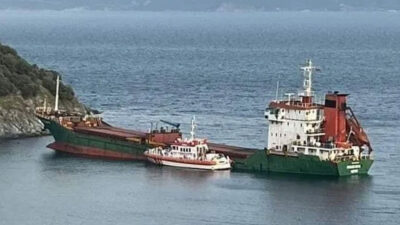 Marmara Adası’nda karaya oturan gemi kurtarıldı