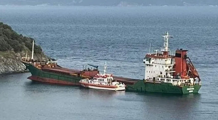 Marmara Adası’nda karaya oturan gemi kurtarıldı