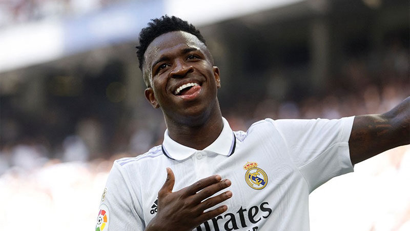 Vinicius’u hedef alan ırkçı tacizle ilgili 7 kişi tutuklandı İspanya'da ırkçılara yönelik operasyon genişletildi. Real Madrid'in yıldızı Vinicius Junior'ı