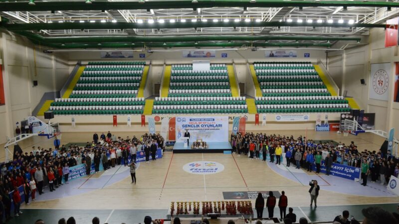 Yıldırım Belediyesi Okul Sporları Şenliği tamamladı Yıldırım Belediyesi, ilçedeki 27 lisenin katılımıyla bin 240 öğrenciyi basketbol,
