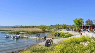 Bursa’daki ‘Leylek Köyü’ne akın