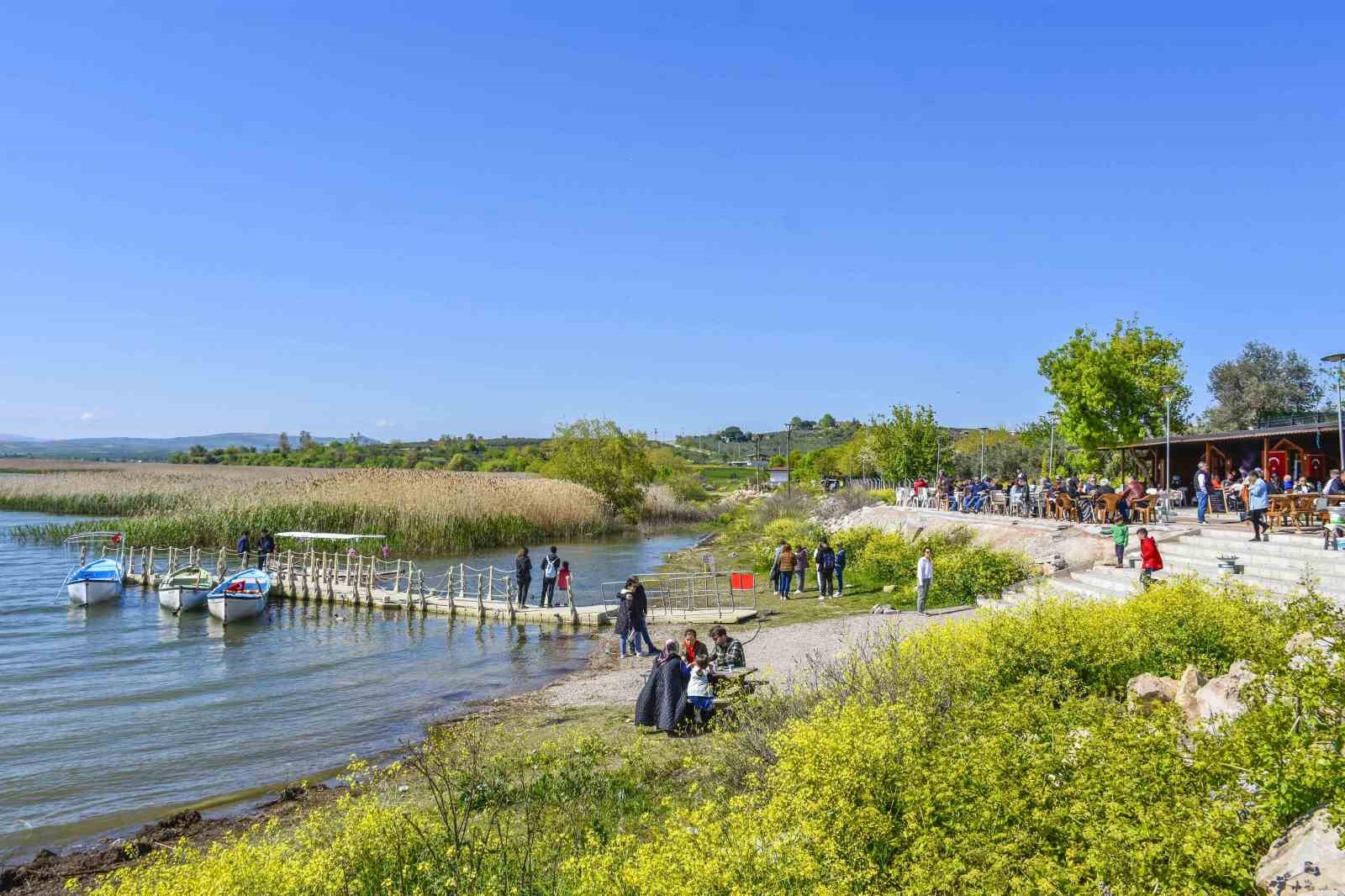 Bursa’daki ‘Leylek Köyü’ne akın Bursa’daki ‘Leylek Köyü’ne akın