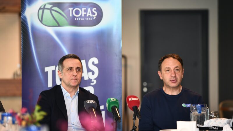 Tofaş Spor Kulübü'nde Genel Menajer Tolga Öngören ve Başantrenör Orhun