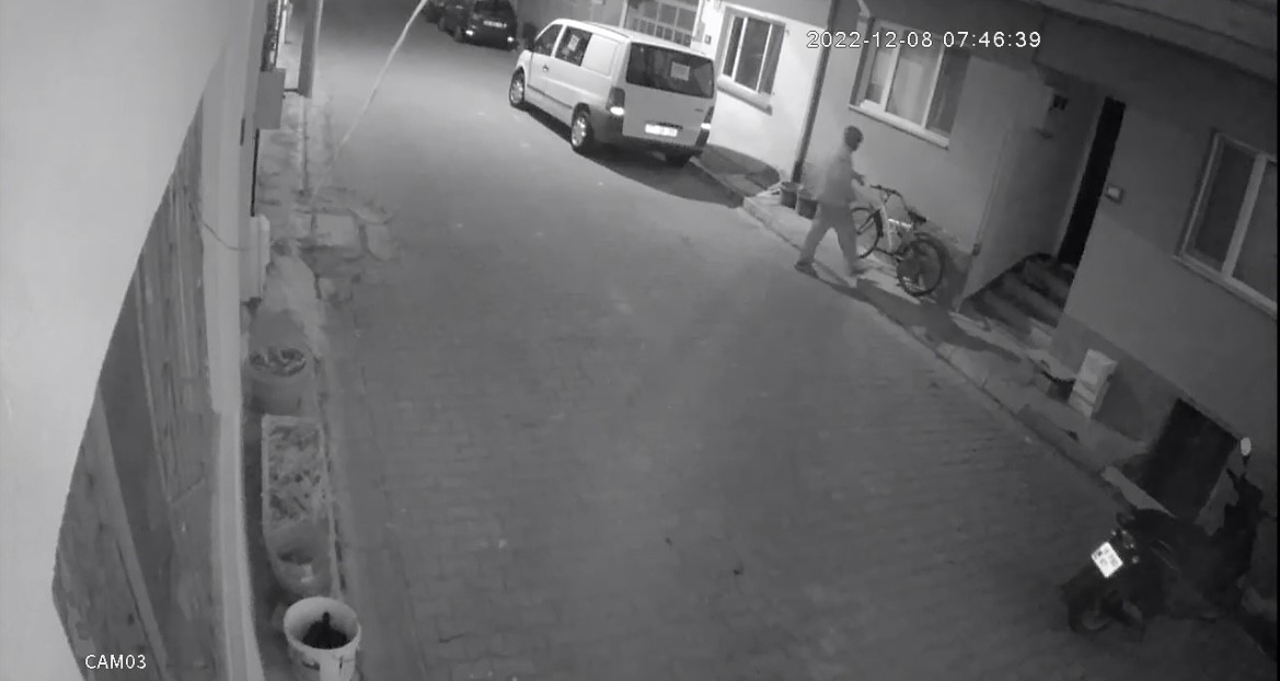 Bursa’da bisiklet hırsızlığı kamerada
