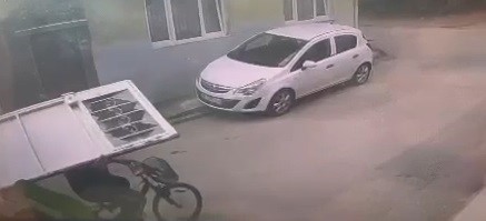 Bursa’da bisikletli cambaz hırsız kamerada