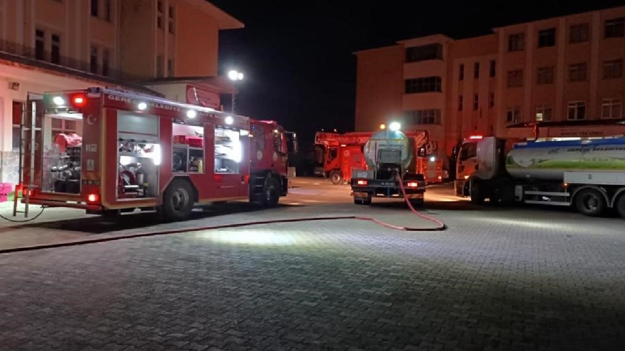 Korku dolu dakikalar! Öğrenci yurdunda yangın Korku dolu dakikalar! Öğrenci yurdunda yangın