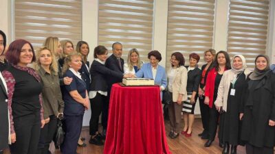 Büyükşehir’den hemşirelere karanfilli kutlama