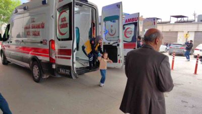 Bursa iki otomobil çarpıştı: Yaralılar var