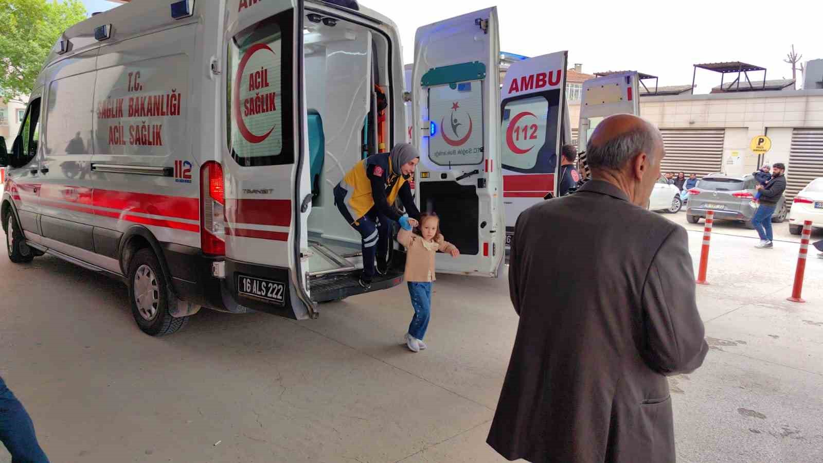 Bursa iki otomobil çarpıştı: Yaralılar var