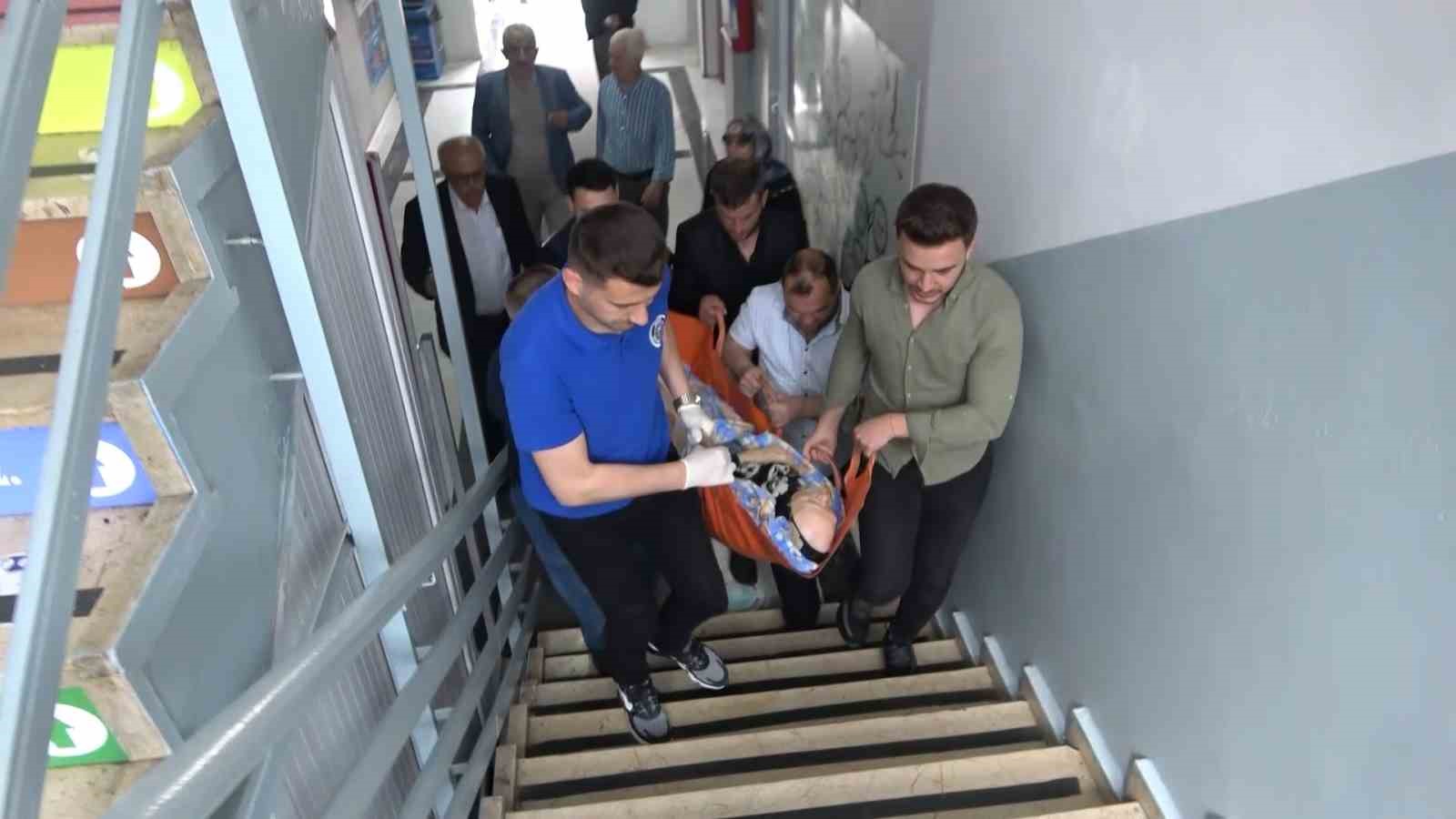 Bursa’da vatandaşlık görevi engel tanımadı