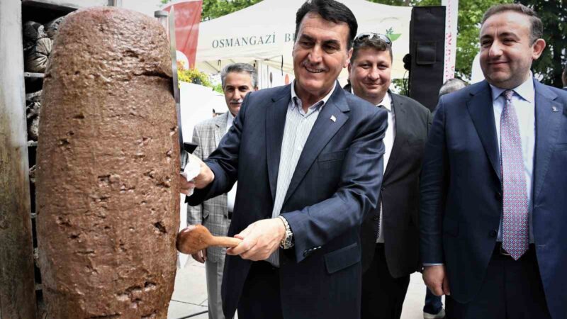 Türk Mutfağı Haftası etkinlikleri çerçevesinde, Osmangazi Belediyesi koordinasyonunda Tophane Meydanı’nda