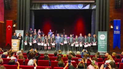 Nursel Çağlar Anadolu Lisesi öğrencilerinin Tayyare Kültür Merkezi'nde açtığı çini