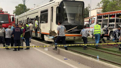 Çöp atmaya giden genç tramvayın altında kaldı