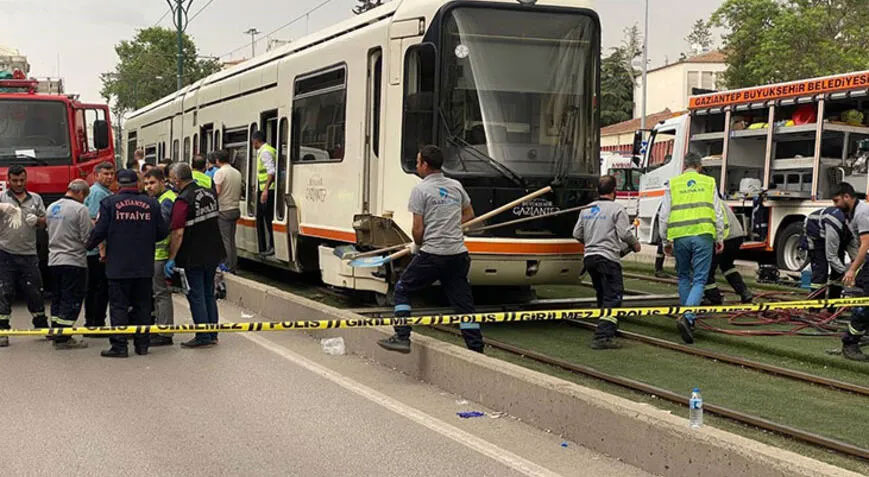 Çöp atmaya giden genç tramvayın altında kaldı