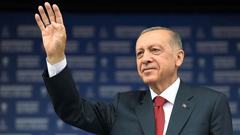 Cumhurbaşkanı Erdoğan, "Devlet-millet dayanışmasıyla inşallah yaralarımızı hep birlikte saracağız. Depremzede