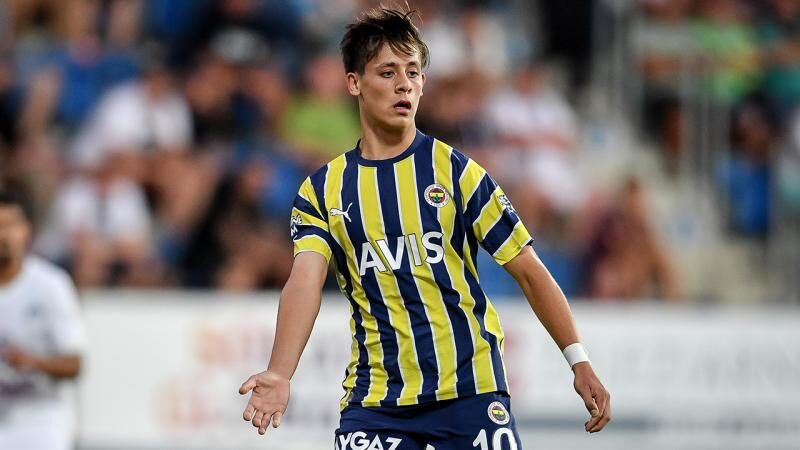 Fenerbahçe TFF’ye bildirdi! Arda Güler’den iki yıllık imza Fenerbahçe, genç orta saha oyuncusu Arda Güler'in sözleşmesini 2025 yılına