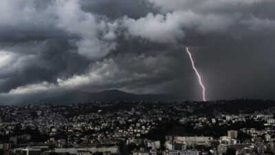 Fransa’da son 24 saatte 25 binden fazla yıldırım düştü