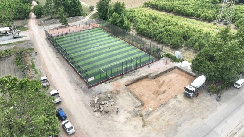 Gürsu’da spora ve sporcuya yatırım hız kesmiyor Gürsu Belediyesi Kumlukalan Köyü’ne yaptığı halı sahanın soyunma kabinleri için