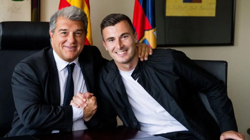 Geçtiğimiz sezon Galatasaray formasını da giyen kaleci Inaki Pena, Barcelona