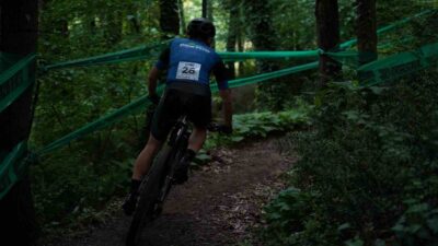 DOSTUM bisiklet sporcusu dünyaca ünlü rakiplerle yarıştı