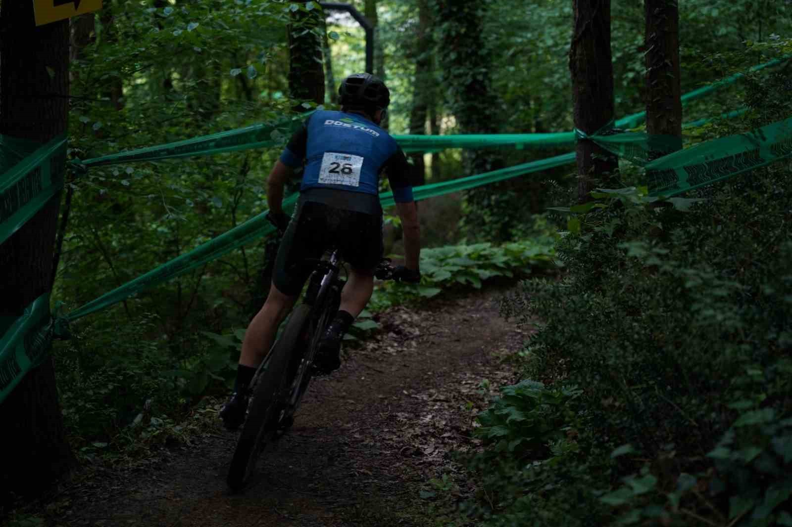 DOSTUM bisiklet sporcusu dünyaca ünlü rakiplerle yarıştı