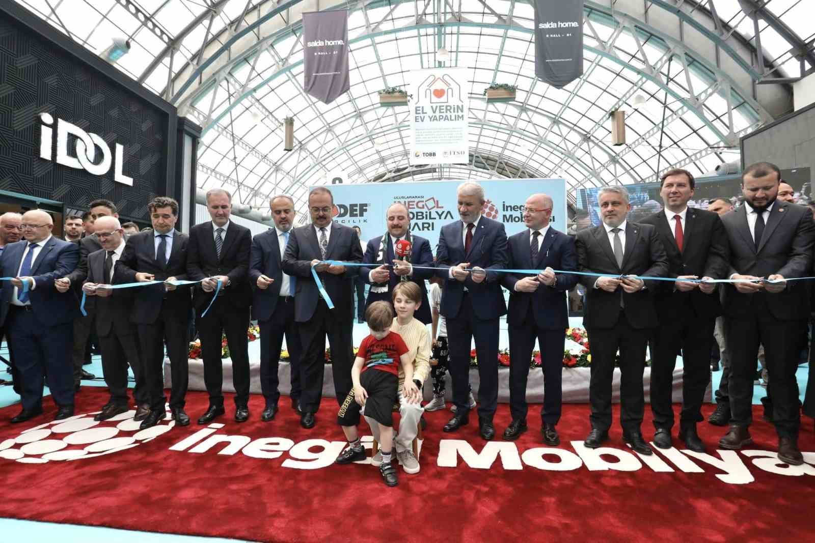 İnegöl’den dünyaya yayılan mobilya şöleni başladı